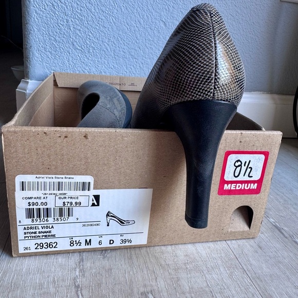 Clarks Pump 8.5 Gray Python - Picture 3 of 4